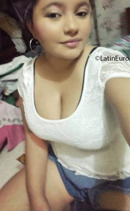 Date this foxy Colombia girl Paula from Cartagena CO18776