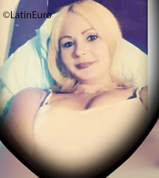 Date this voluptuous Dominican Republic girl Ani from Santiago DO25267