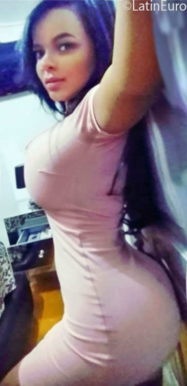 Date this tall Dominican Republic girl Ashly from Maria Trinidad DO25322