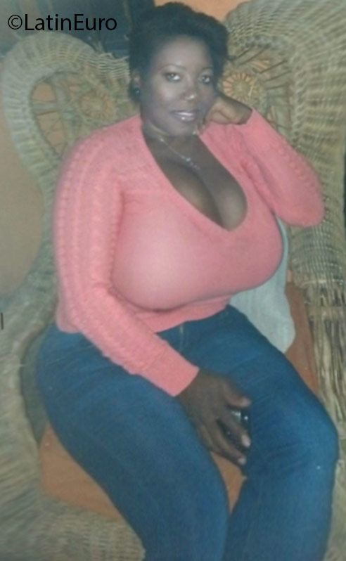 Date this charming Dominican Republic girl Mireya from Santo Domingo DO25342