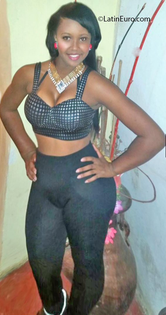 Date this fun Dominican Republic girl Marleny from Santo Domingo DO25385
