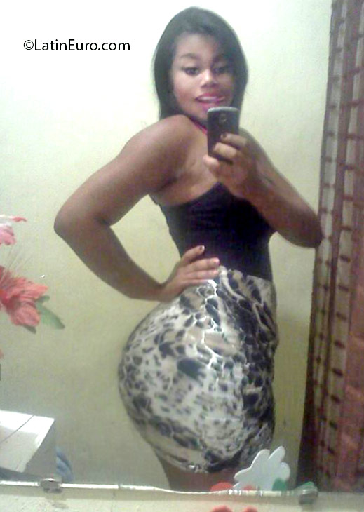 Date this cute Dominican Republic girl Sarah from Santo Domingo DO25407