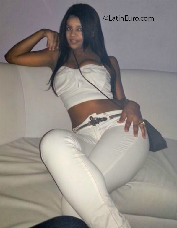 Date this nice looking Dominican Republic girl Anyelinia from Santiago DO25445