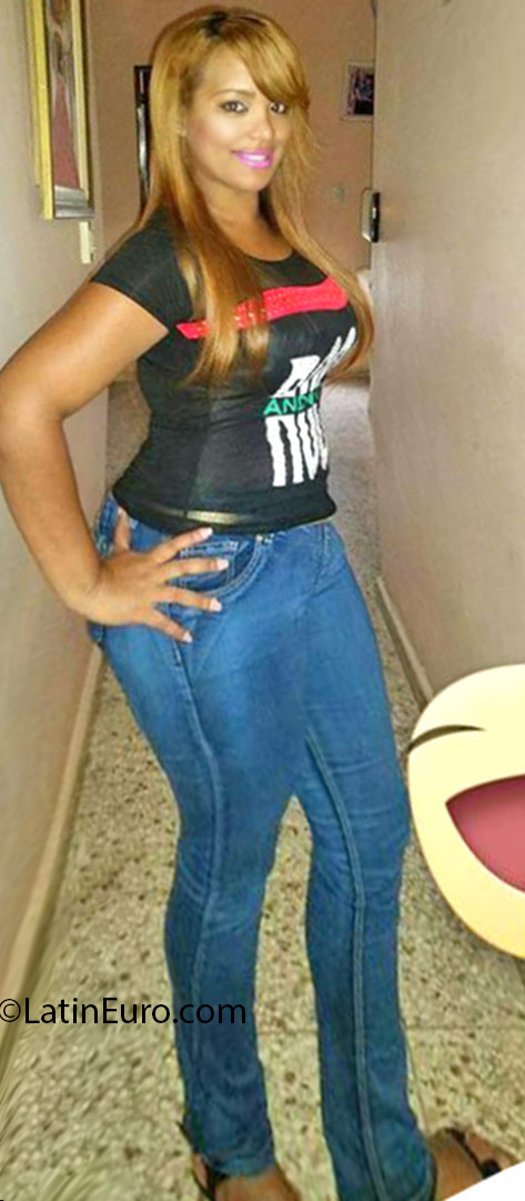 Date this georgeous Dominican Republic girl Yacerys from Santo Domingo DO25470
