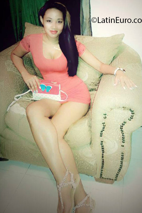 Date this nice looking Dominican Republic girl Estefani from Santiago DO25483