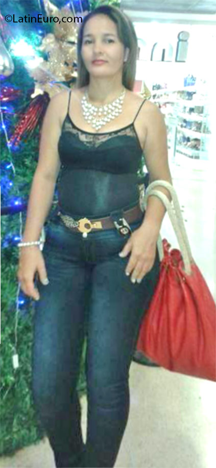 Date this cute Colombia girl Ganeth from Valledupar CO18848