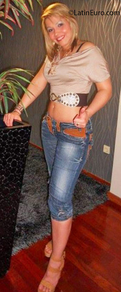 Date this voluptuous Brazil girl Nilma from Recife BR9638