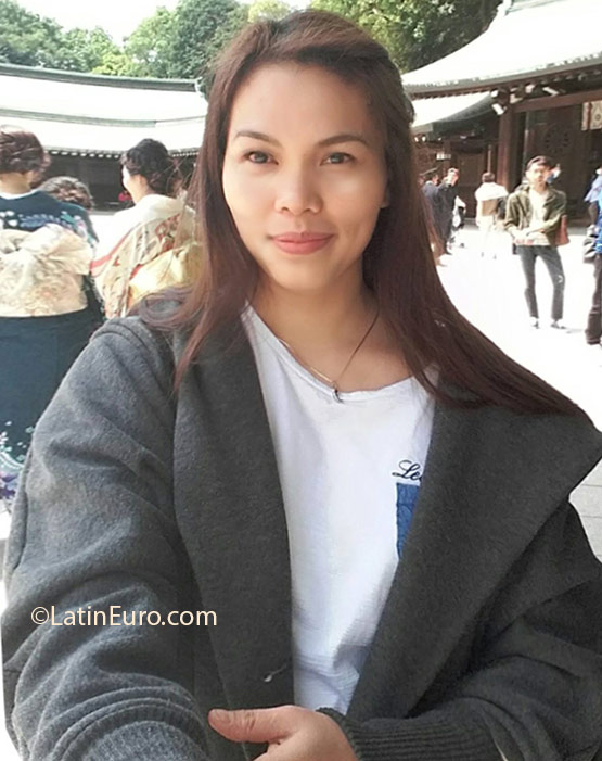 Date this attractive Philippines girl Nachiel from Manila PH891