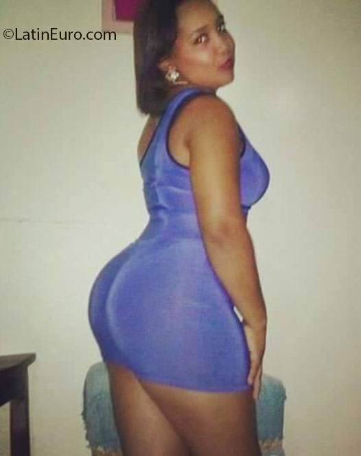Date this nice looking Dominican Republic girl Yolania from Bonao DO25553