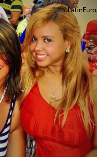 Date this foxy Dominican Republic girl Pilar from Santo Domingo DO25568