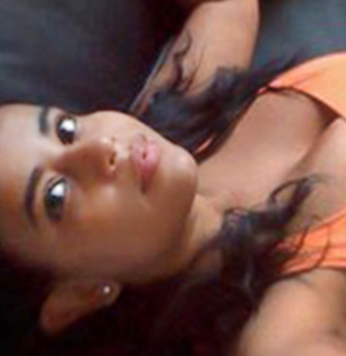 Date this pretty Brazil girl Carolina from Contagem BR9644
