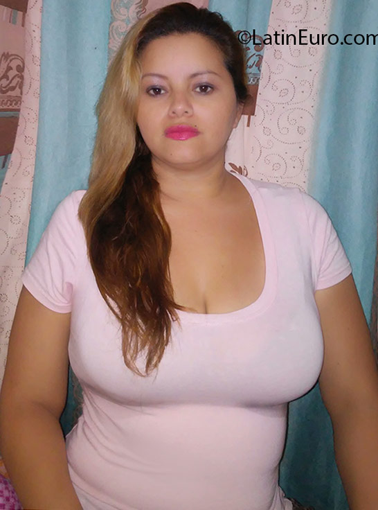 Date this voluptuous Costa Rica girl Marbeli from San Jose CR331