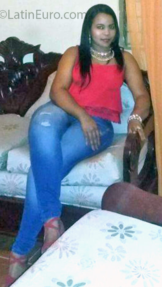 Date this good-looking Dominican Republic girl Mariela from Santo Domingo DO25689