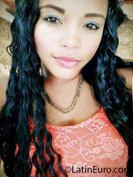 Date this hard body Dominican Republic girl Naikey from Santo Domingo DO25700