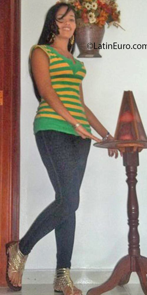 Date this fun Dominican Republic girl Yavely from Santo Domingo DO25788