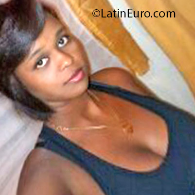 Date this stunning Dominican Republic girl Marlenis from Santo Domingo DO25825