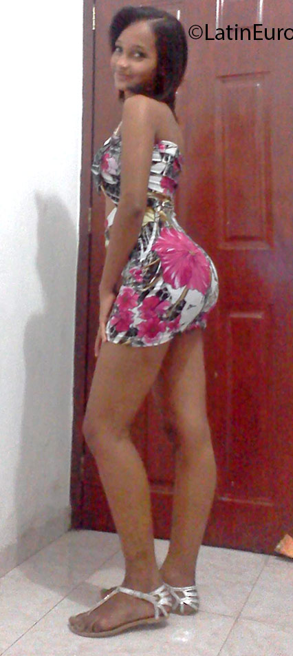 Date this charming Dominican Republic girl Madelin from San Cristobal DO25831