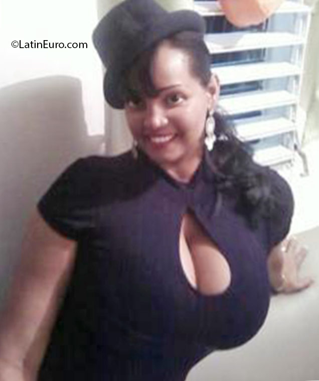 Date this delightful Dominican Republic girl Aida from Santiago DO25842