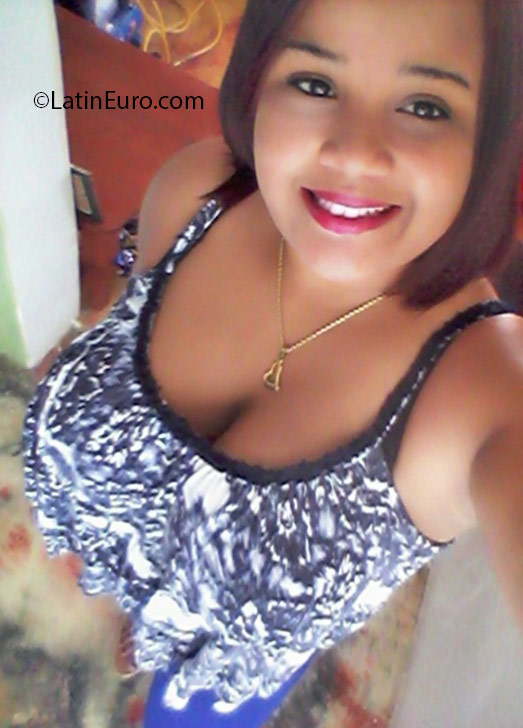 Date this nice looking Dominican Republic girl Ricaurie from La Romana DO25856
