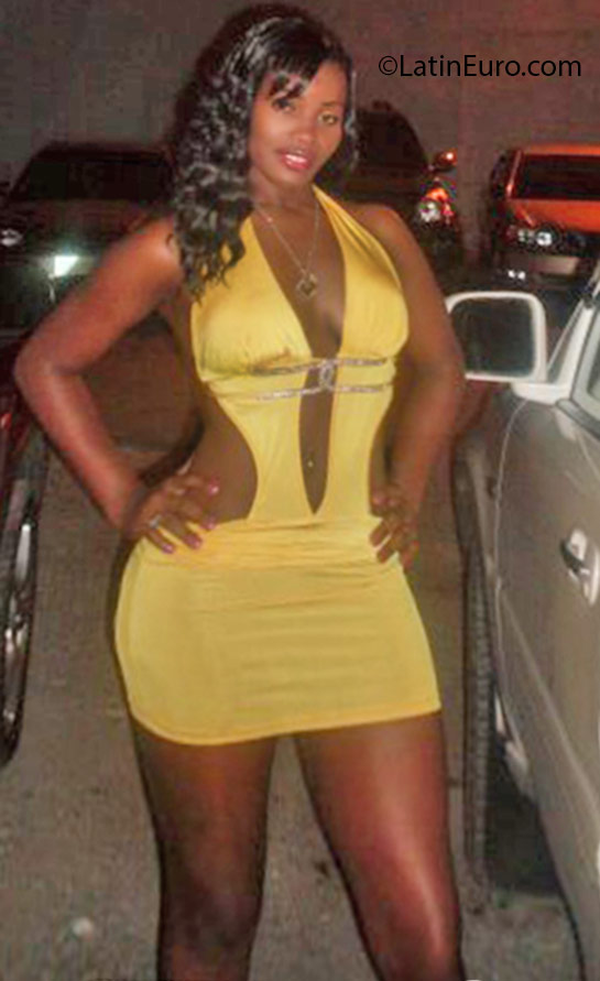 Date this voluptuous Jamaica girl Raquel from Kingston JM2316