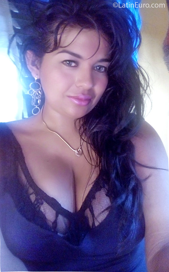 Date this beautiful Colombia girl Dary from Medellin CO18980