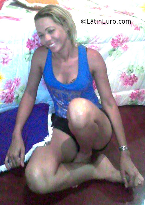 Date this georgeous Brazil girl Valquiria from Salvador BR9673