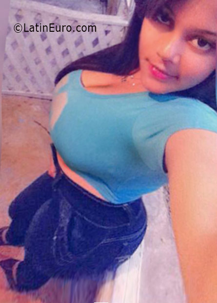 Date this hot Dominican Republic girl Yokeira from Santiago DO25890