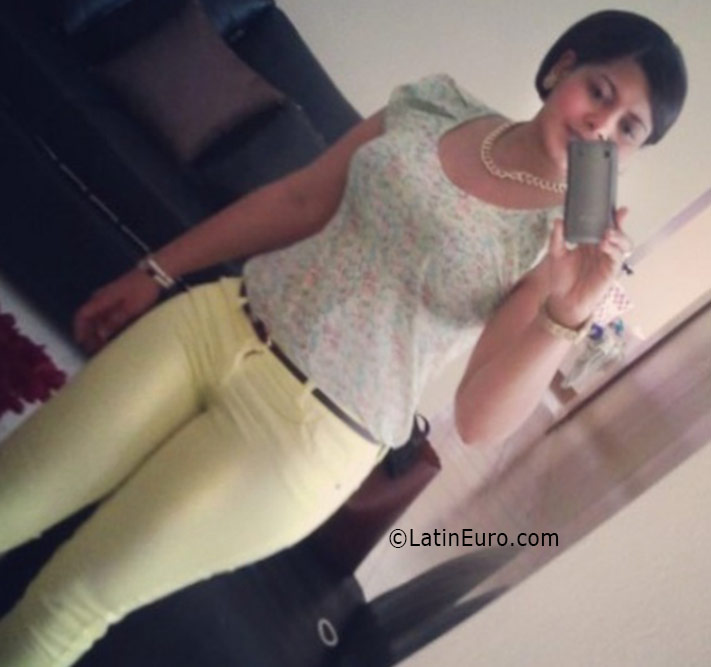 Date this beautiful Dominican Republic girl Elma from Santo Domingo DO25891