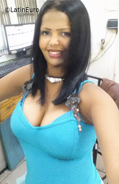 Date this nice looking Dominican Republic girl Angelica from Santo Domingo DO25892