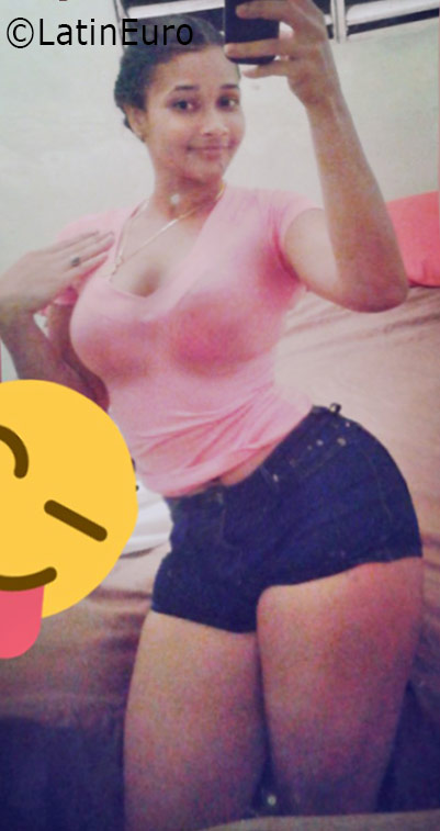 Date this good-looking Dominican Republic girl Cherina from Santo Domingo DO25912