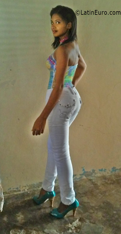 Date this sultry Dominican Republic girl Mariela from Santo Domingo DO25920