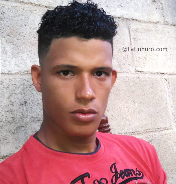 Date this gorgeous Dominican Republic man Alfonso from mao DO25925