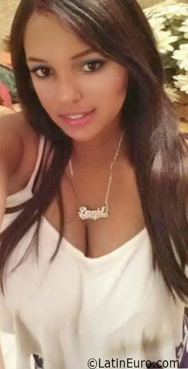 Date this pretty Dominican Republic girl Dania from Santo Domingo DO25944