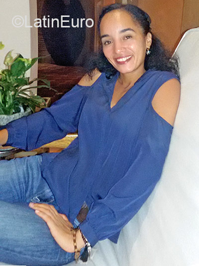 Date this beautiful Dominican Republic girl Anny from Santo Domingo DO25971