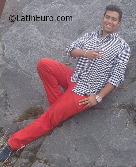 Date this tall Colombia man Julian from manizales CO19051