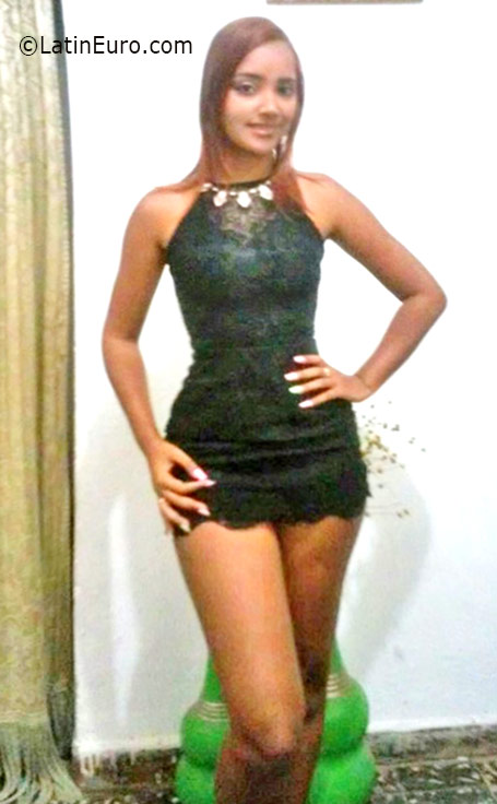 Date this nice looking Dominican Republic girl Mia from Puerto Plata DO26027