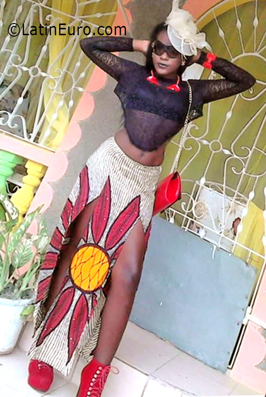 Date this good-looking Jamaica girl Warela from Kingston JM2328