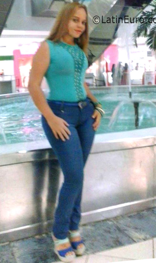 Date this gorgeous Dominican Republic girl Yulisa from Santiago DO26052