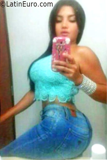 Date this nice looking Colombia girl Lia from Medellin CO19066