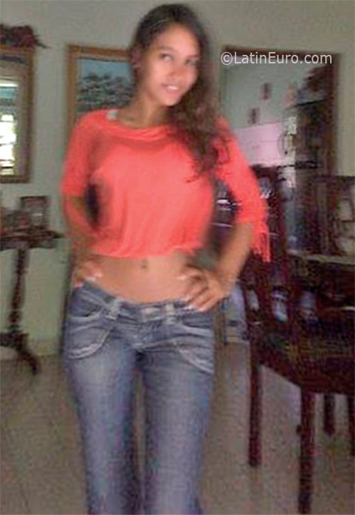 Date this athletic Dominican Republic girl Clara from Santo Domingo DO26090
