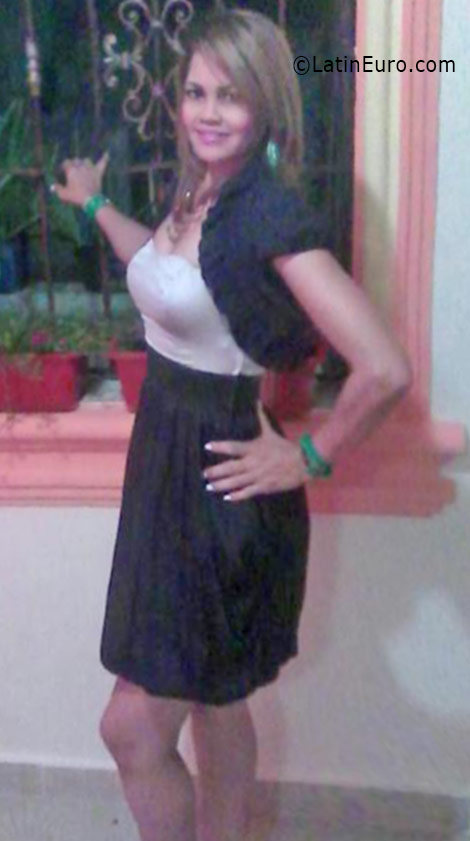 Date this hot Dominican Republic girl Virginia from Santo Domingo DO26337