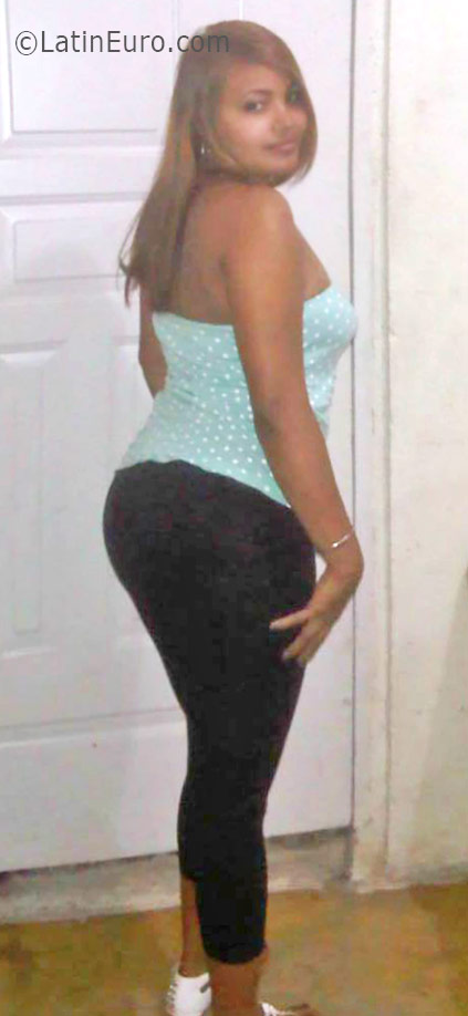 Date this attractive Dominican Republic girl Paola from Santo Domingo DO26141