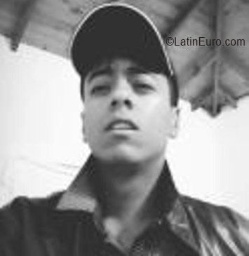 Date this young Colombia man Carlos from Medellin CO19114