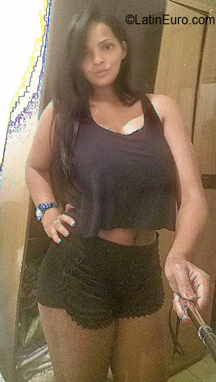 Date this happy Brazil girl Gesiane from Belo Horizonte BR9720