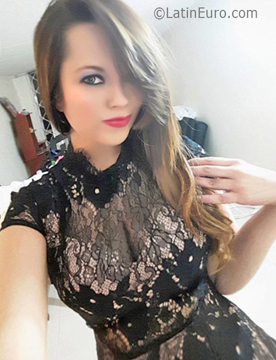 Date this stunning Colombia girl Sarylin from Bogota CO19147