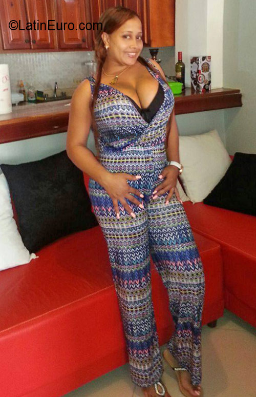 Date this tall Dominican Republic girl Carmen from Santo Domingo DO26221