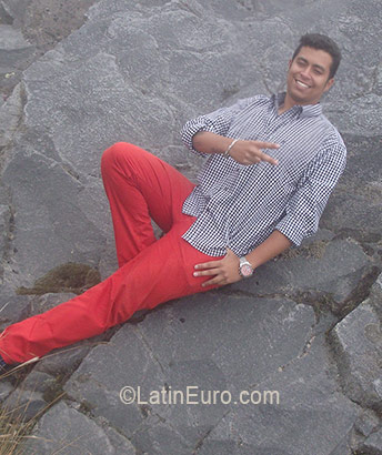 Date this lovely Colombia man Julian from Manizales CO19337