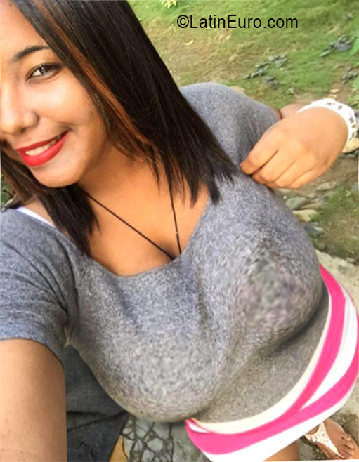 Date this foxy Dominican Republic girl Ariedny from Santo Domingo DO26445