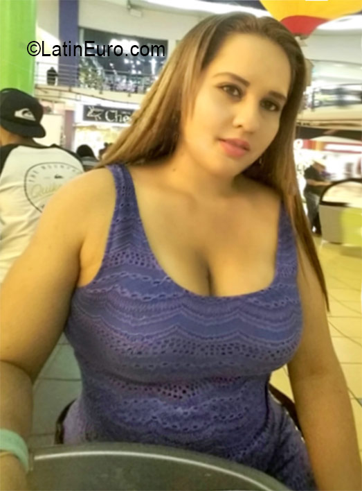 Date this hot Panama girl Adriana from Panama PA1040