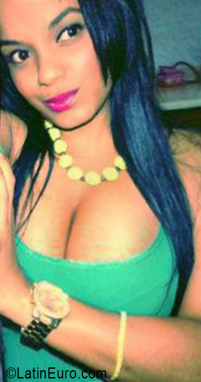 Date this nice looking Dominican Republic girl Eva from Santo Domingo DO26462